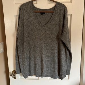 American Eagle size XL grayV neck light weight sweater